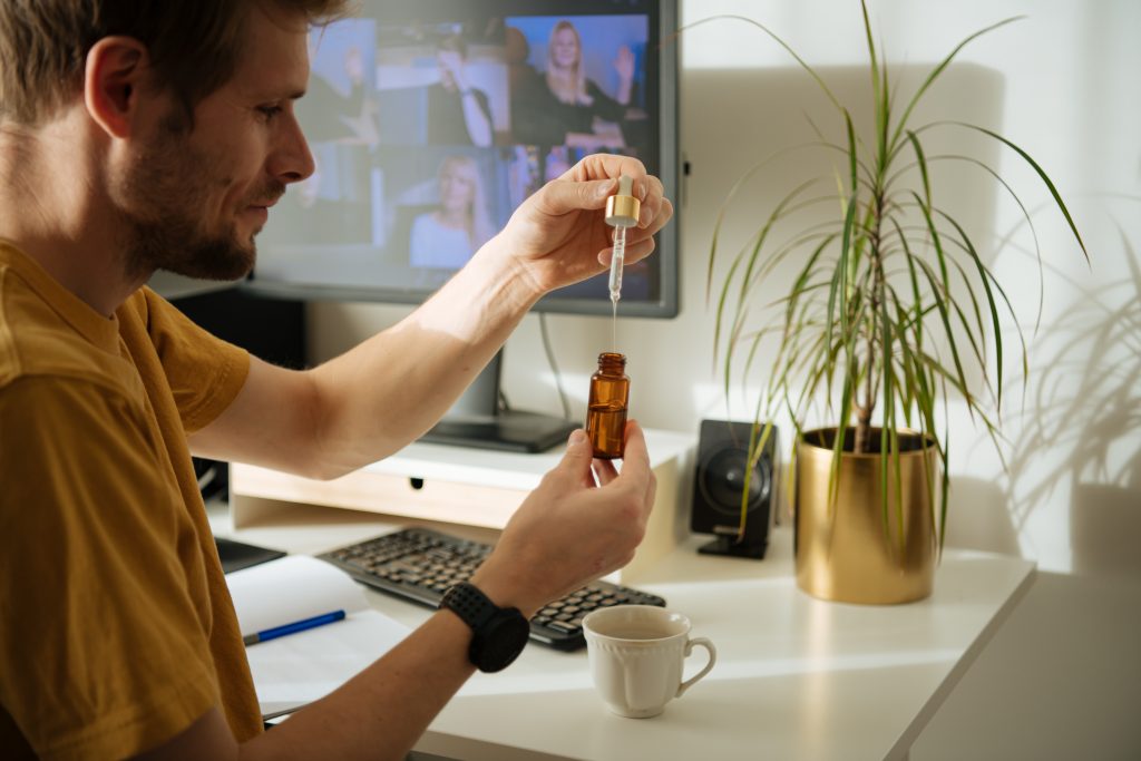 Como tomar Óleo de Cânhamo: guia para usar os produtos Cannbliss de forma eficaz